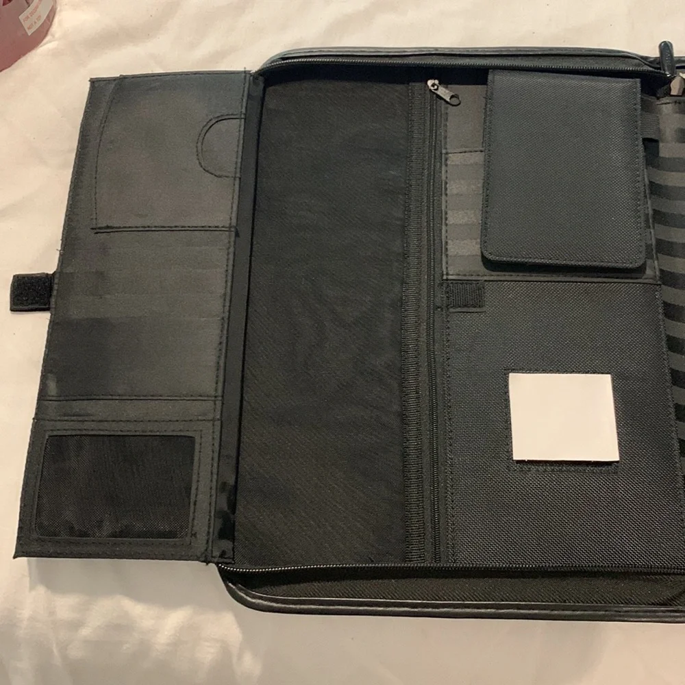 Leeds Zippered Portfolio